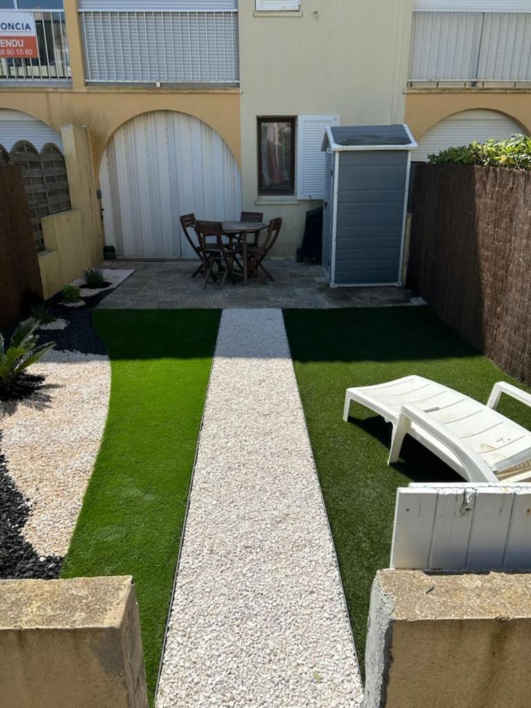 Appartement T2 avec son rez de jardin de 40 m2 5 couchages 250m de la plage et 15km de l'Arena Narbonne-Plage Extérieur photo